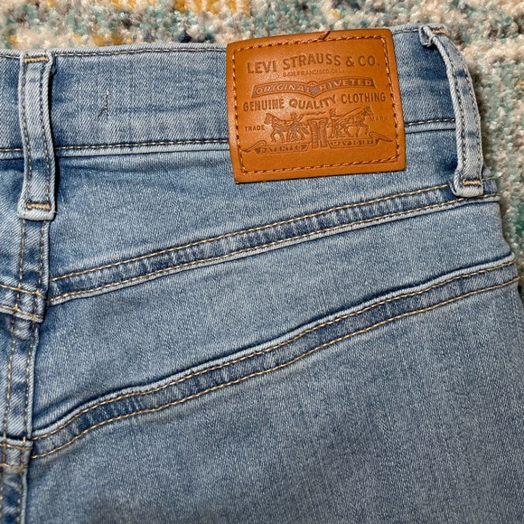 High Waist Levi Jeans - Picture 5 of 5